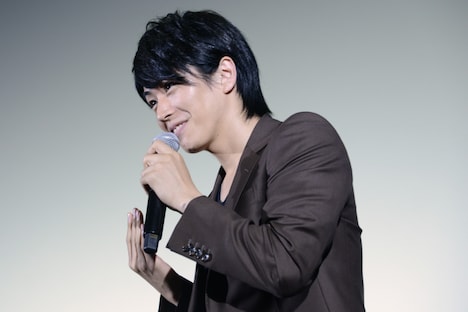 観客の悩み相談で「付いてこい」と優しく声をかける廣瀬智紀。