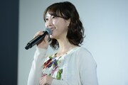 「胞子でも飛ばしとけ」と言いながらほほえむ松井玲奈。