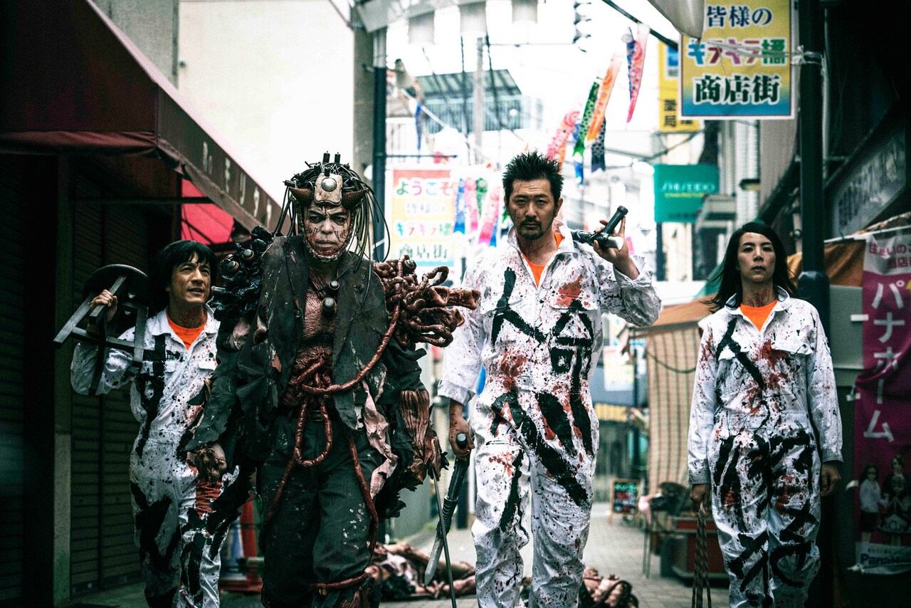 田中要次×西村喜廣のバイオレンスムービー「蠱毒」新予告、怪人が人間を蹂躙