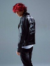 「デメキン」にて、健太郎が演じる佐田正樹。