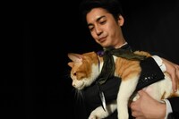 会場をゆっくりと練り歩く大野拓朗と金時。