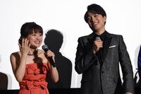 左から昆夏美、山崎育三郎。