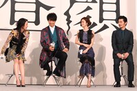 左から伊藤歩、斎藤工、上戸彩、平山浩行。