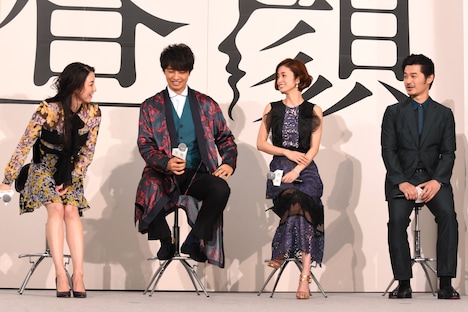 左から伊藤歩、斎藤工、上戸彩、平山浩行。