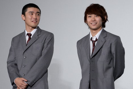 左から川籠石駿平、須賀健太。