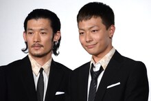 左から淵上泰史、田中俊介。