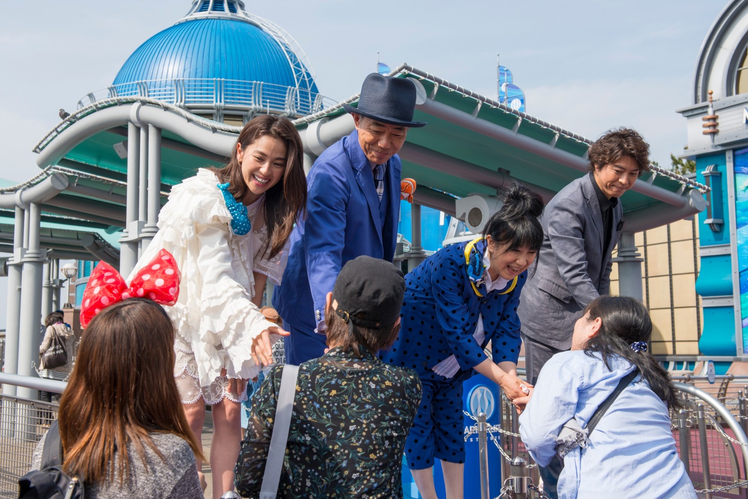 左から中村アン、木梨憲武、室井滋、上川隆也。