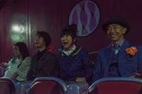 左から中村アン、上川隆也、室井滋、木梨憲武。