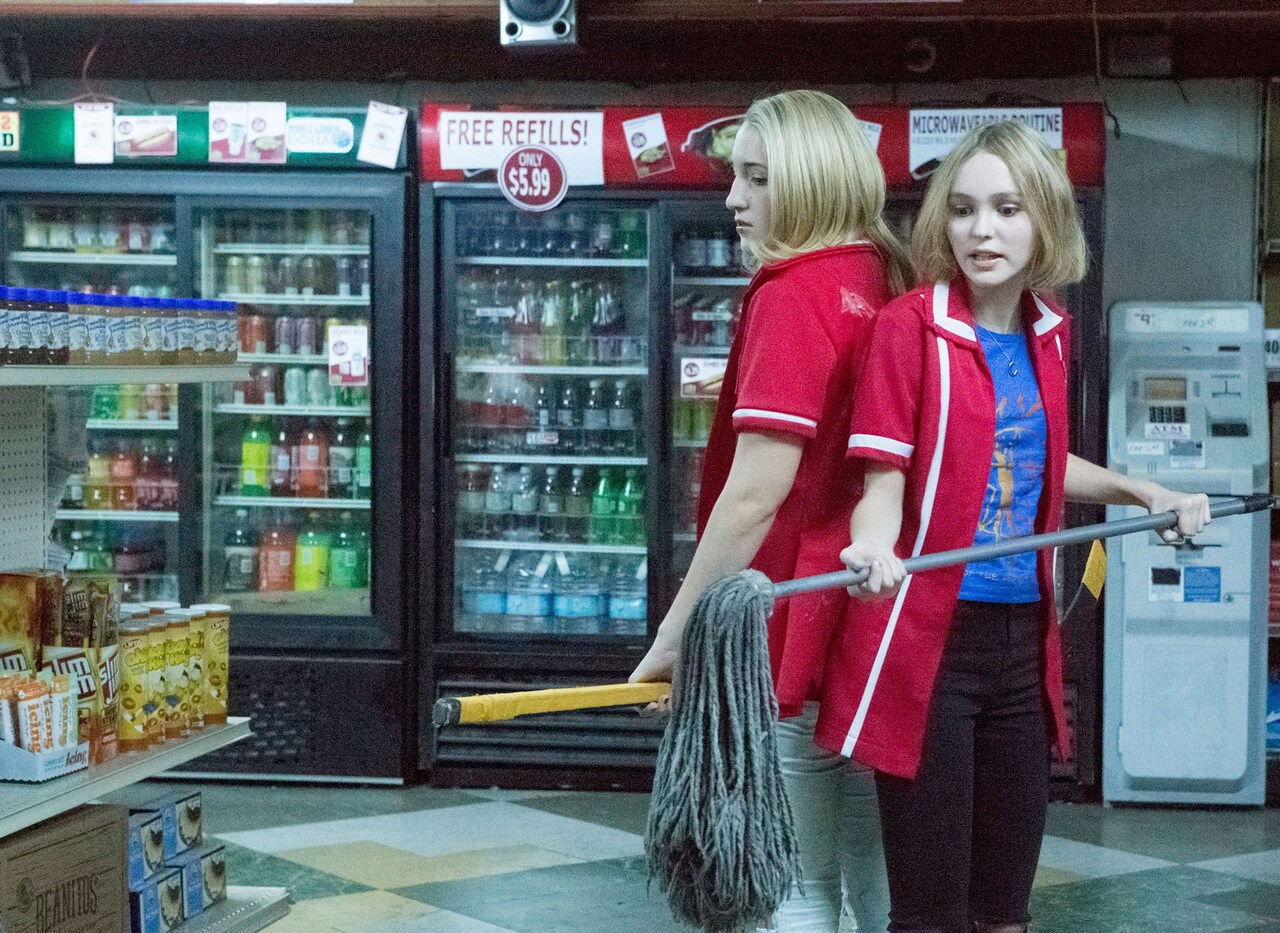 特殊メイクのジョニデや娘リリー・ローズが写る「コンビニ・ウォーズ」新写真