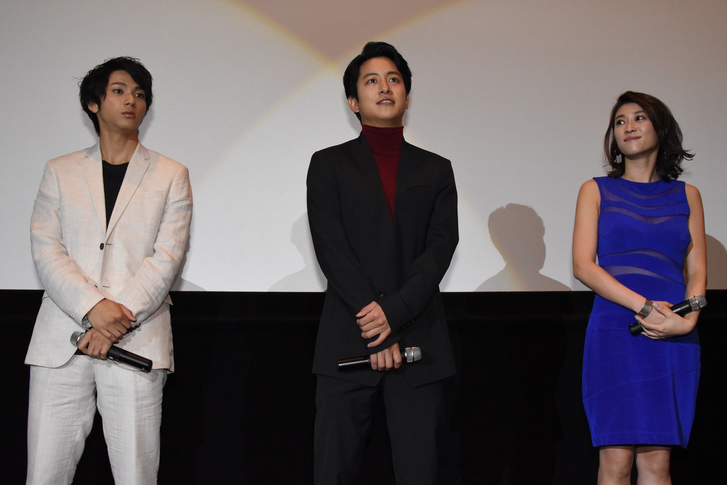 左から山田裕貴、溝端淳平、原幹恵。