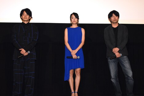 「映画 夜空はいつでも最高密度の青色だ」初日舞台挨拶の様子。