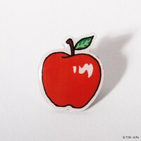 「黒髪の乙女とリンゴのピンズセット」（864円）