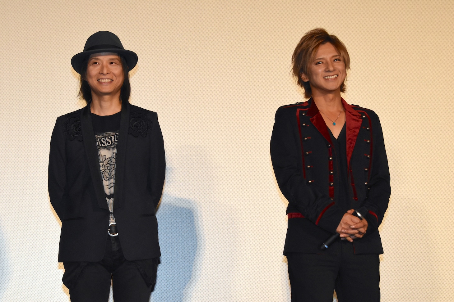 左から辻仁成、松岡充（SOPHIA）。