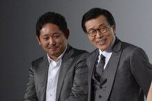 左から入江悠、平田満。