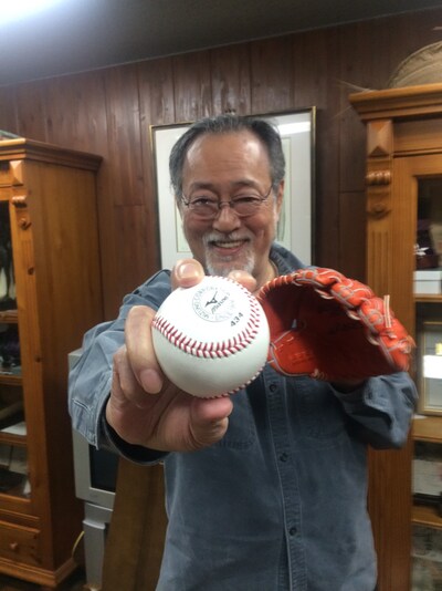 始球式に向けて意気込む仲代達矢。