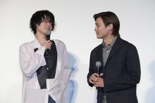 左から菅田将暉、野村周平。