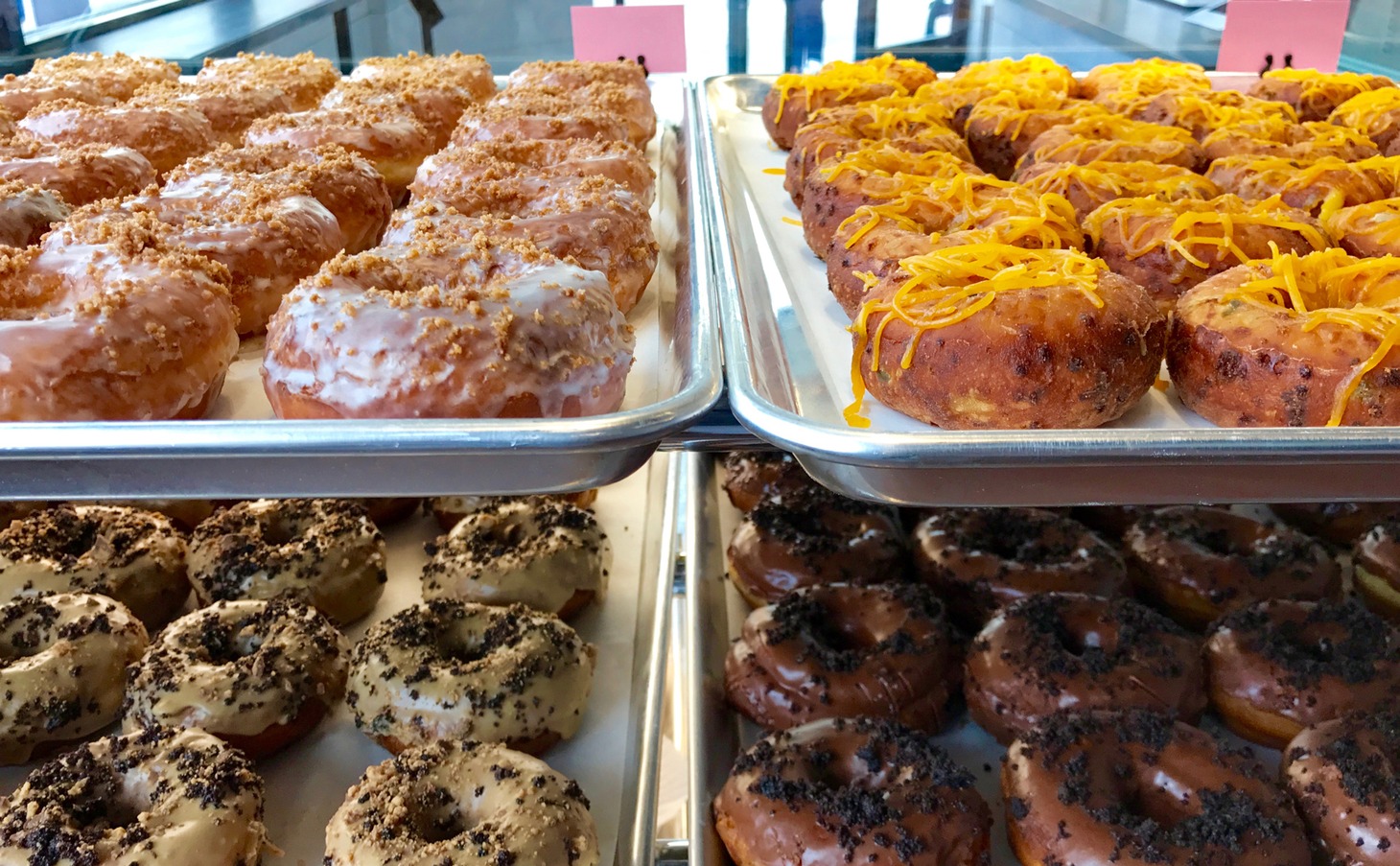 Trejo's Coffee and Donutsのメニューの一部。