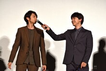 左から山田裕貴、吉沢亮。