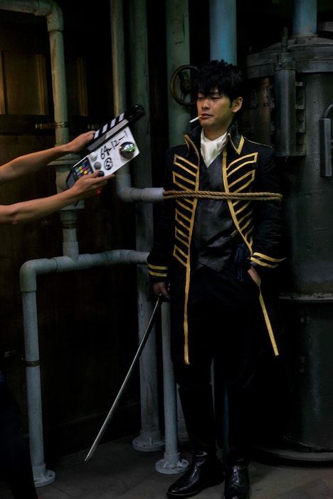 「銀魂」撮影現場での柳楽優弥。