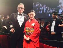 第70回カンヌ国際映画祭に、木村拓哉とともに出席した三池崇史（左）、杉咲花（右）。