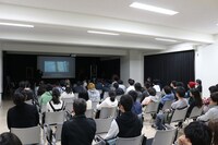 2016年11月20日に行われた「デジタル全盛期の今、＜特撮＞って、なに？」の様子。