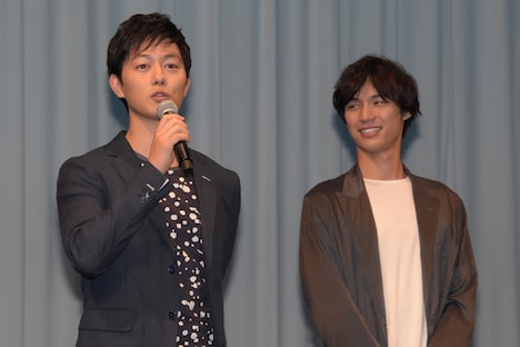 左から工藤阿須加、福士蒼汰。