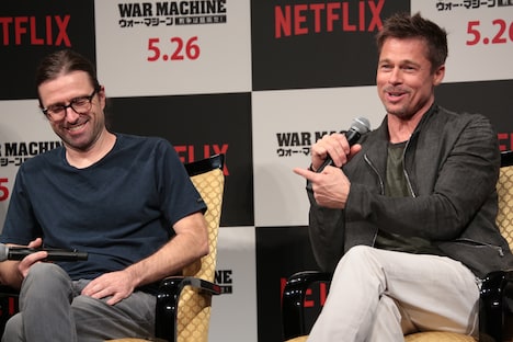 左からデヴィッド・ミショッド、ブラッド・ピット。