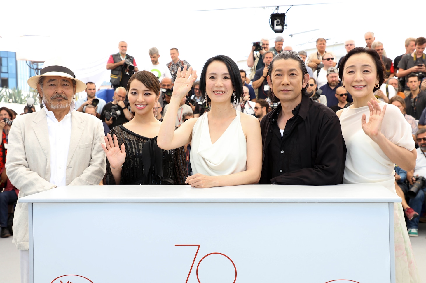 「光」公式記者会見の様子。左から藤竜也、水崎綾女、河瀬直美、永瀬正敏、神野三鈴。