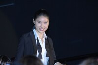 タキシード姿で登場した土屋太鳳。