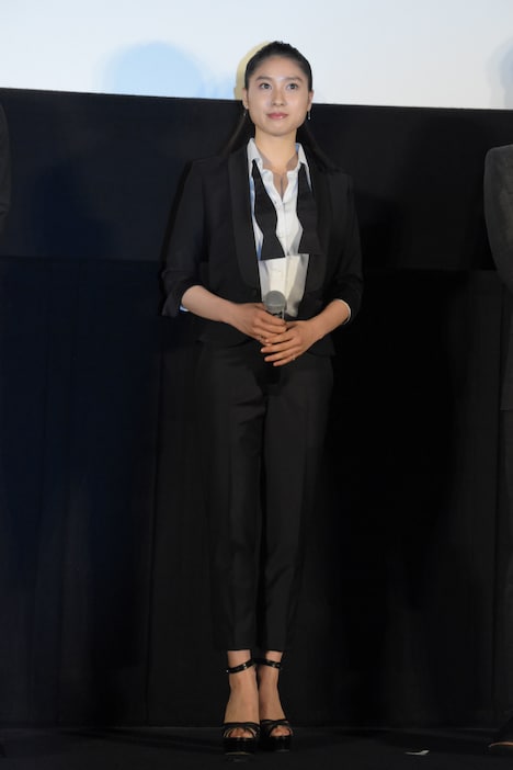 タキシード姿で登場した土屋太鳳。