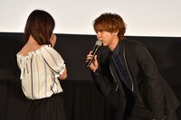 胸キュンセリフを披露する片寄涼太（右）。