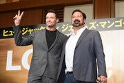 左からヒュー・ジャックマン、ジェームズ・マンゴールド。