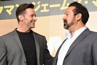 左からヒュー・ジャックマン、ジェームズ・マンゴールド。