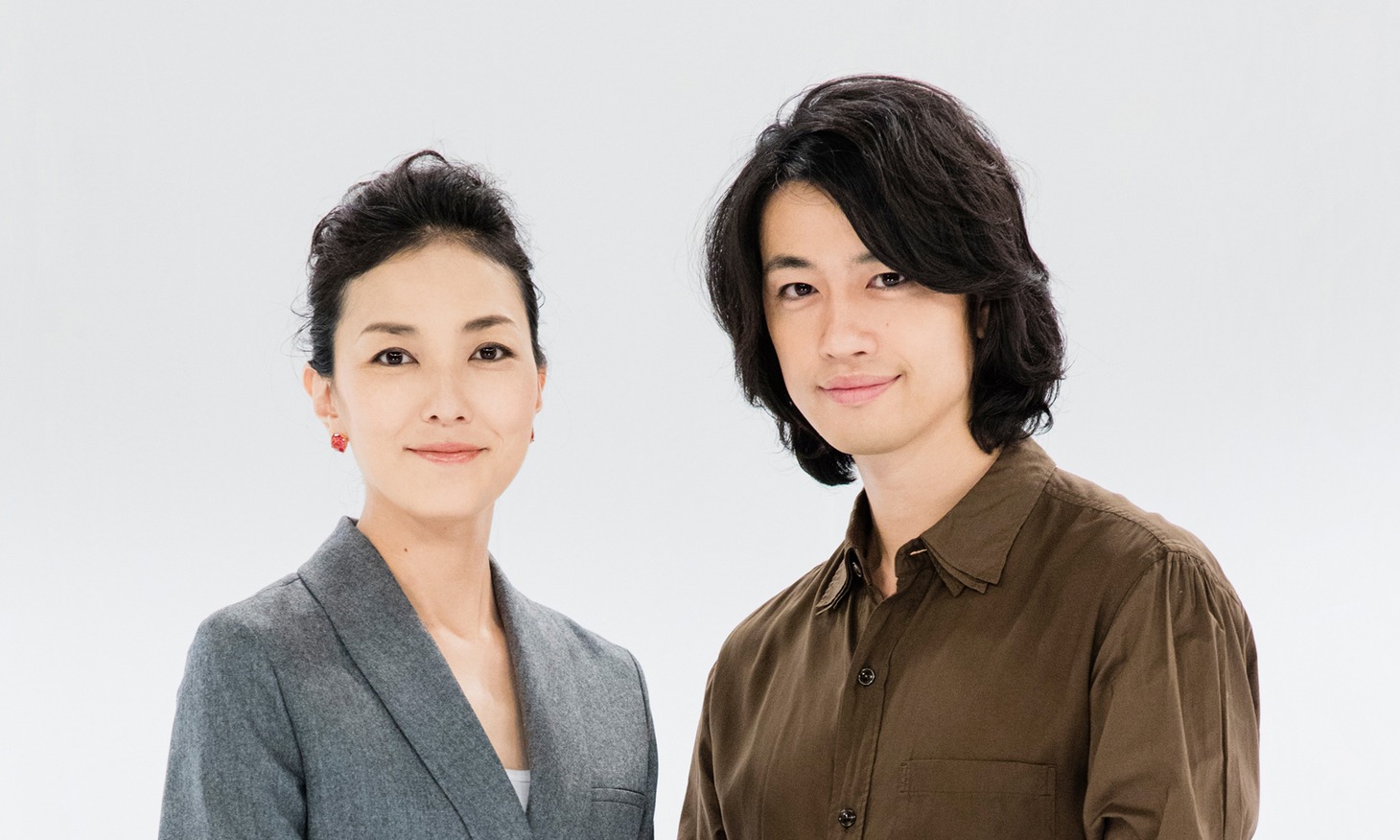斎藤工（右）と板谷由夏（左）。