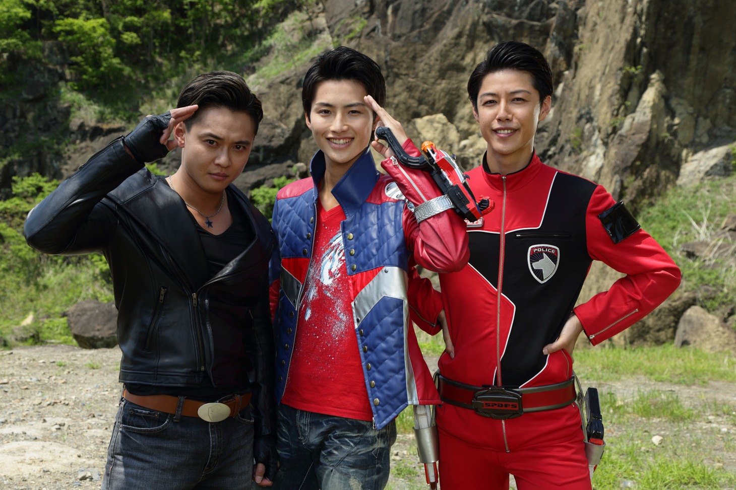 左から石垣佑磨演じる十文字撃、岐洲匠演じるラッキー、さいねい龍二演じる赤座伴番。