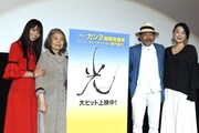 「光」初日舞台挨拶。左からキャストの水崎綾女、樹木希林、藤竜也、神野三鈴。