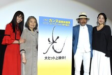 「光」初日舞台挨拶。左からキャストの水崎綾女、樹木希林、藤竜也、神野三鈴。