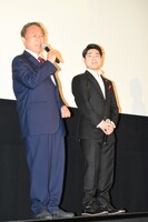 左から小林稔侍、中村鷹之資。