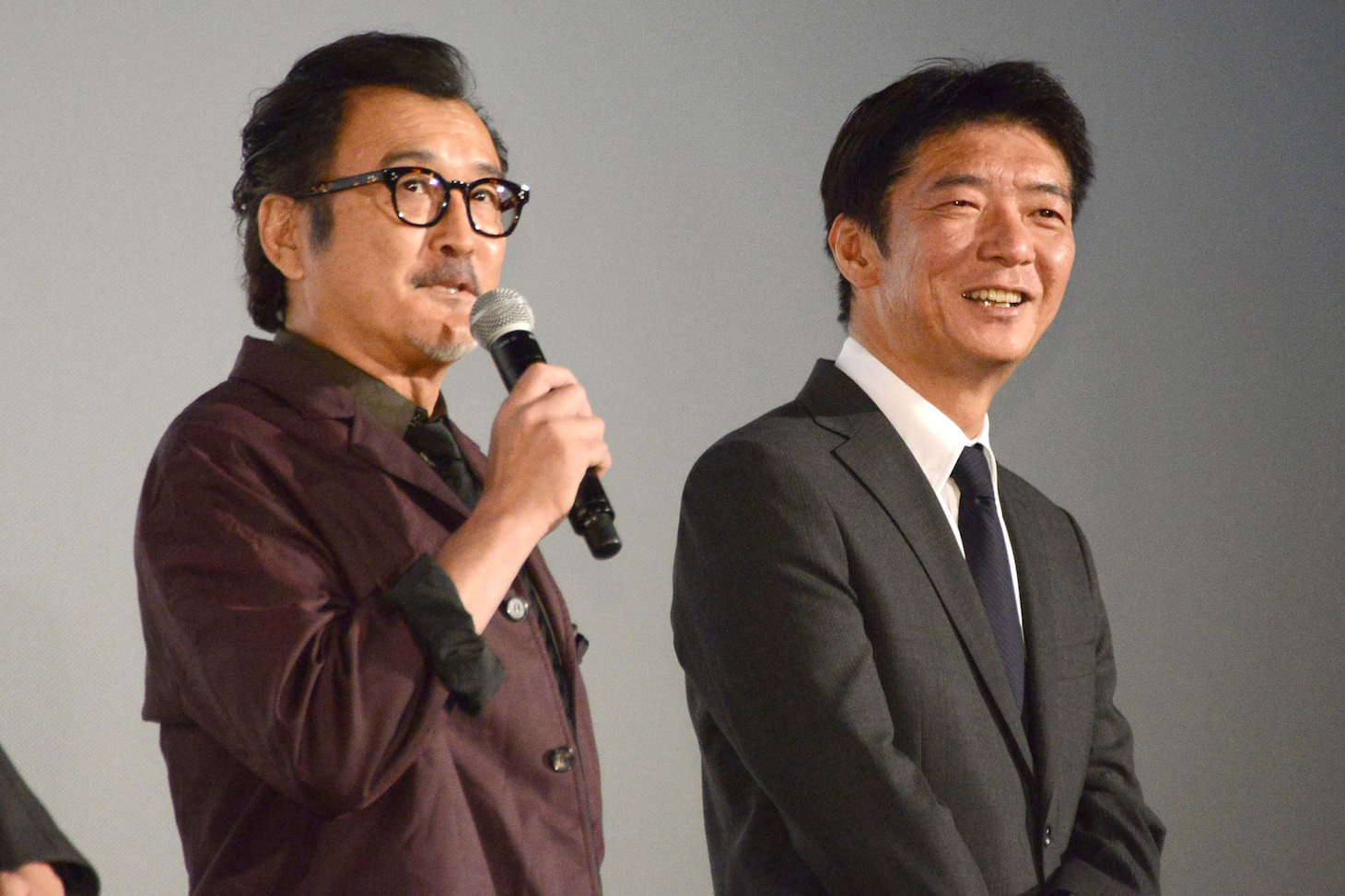 左から吉田鋼太郎、成島出。