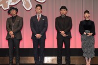 左から佐藤浩市、佐々木蔵之介、山内圭哉、森川葵。