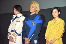 左から吉田友一、林剛史、木下あゆ美。