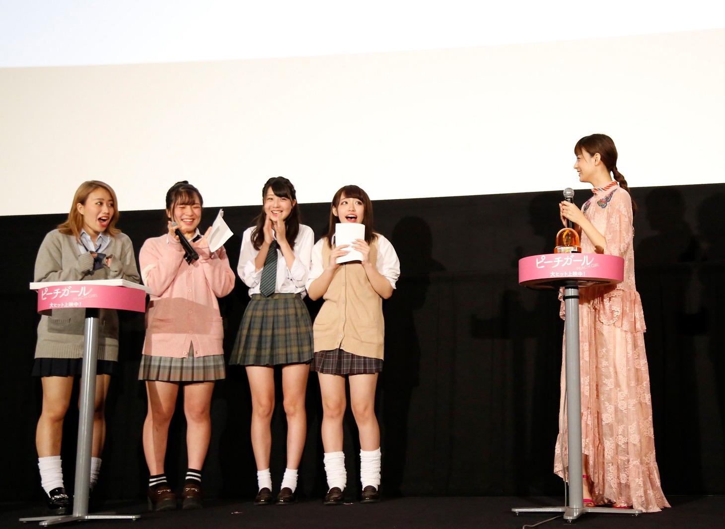 「ピーチガール」“声援上映”イベントの様子。