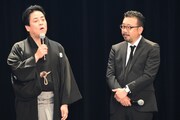 左から立川談春、中村義洋。