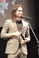 「サミラ」出演者のデヤン・ブキン。