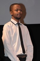 「水を、ください」の監督ムルー・ゴドラ。