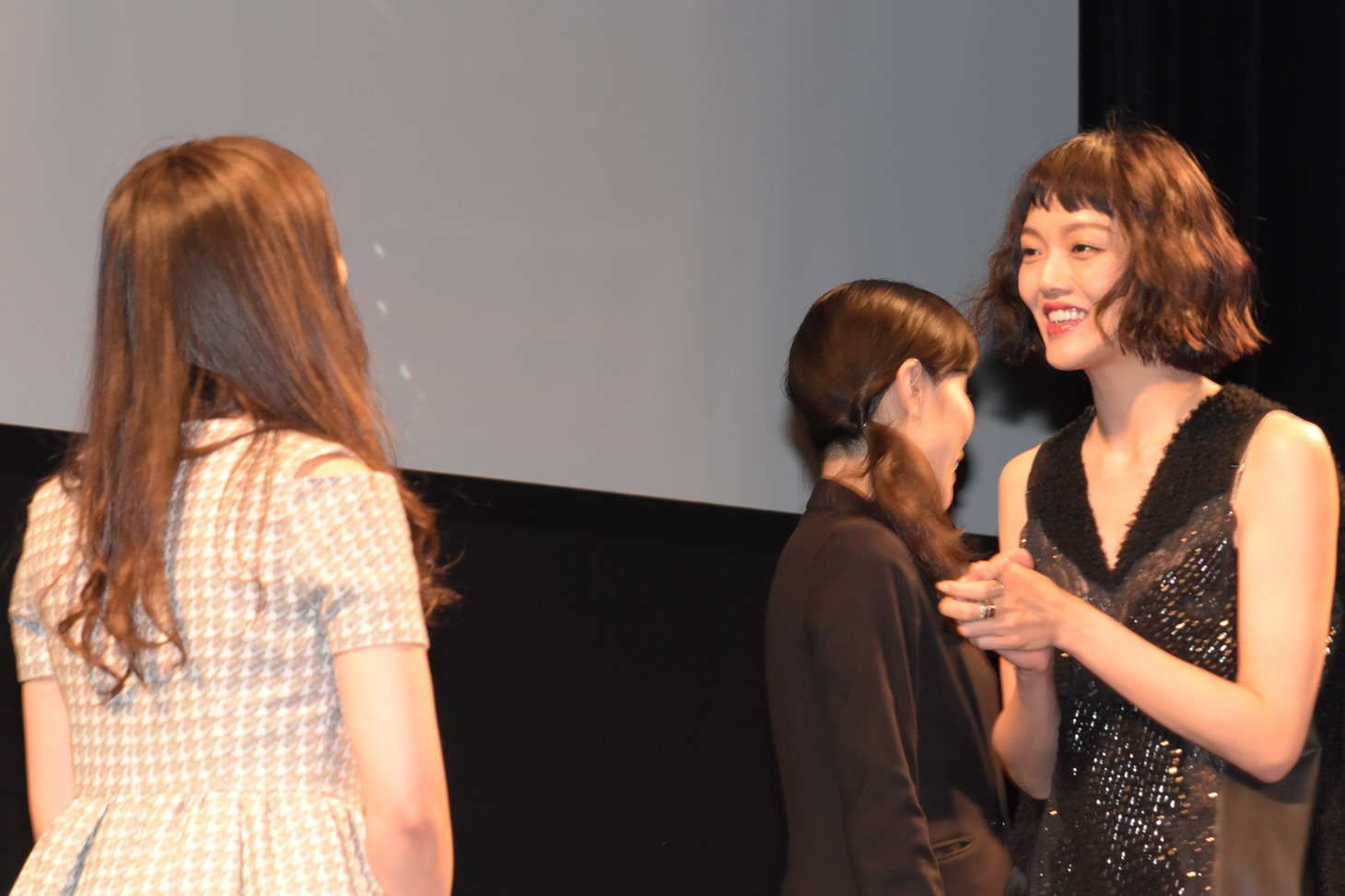 後藤美波（左）、福島リラ（右）。