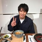 真っ赤な目玉実食、東京喰種CAFEに亜門鋼太朗演じる鈴木伸之が来店