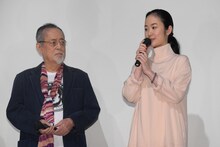 左から仲代達矢、黒木華。