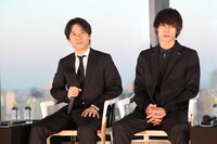 左から萩原健太郎、窪田正孝。