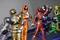 「宇宙戦隊キュウレンジャー THE MOVIE ゲース・インダベーの逆襲」のヒーローたち。